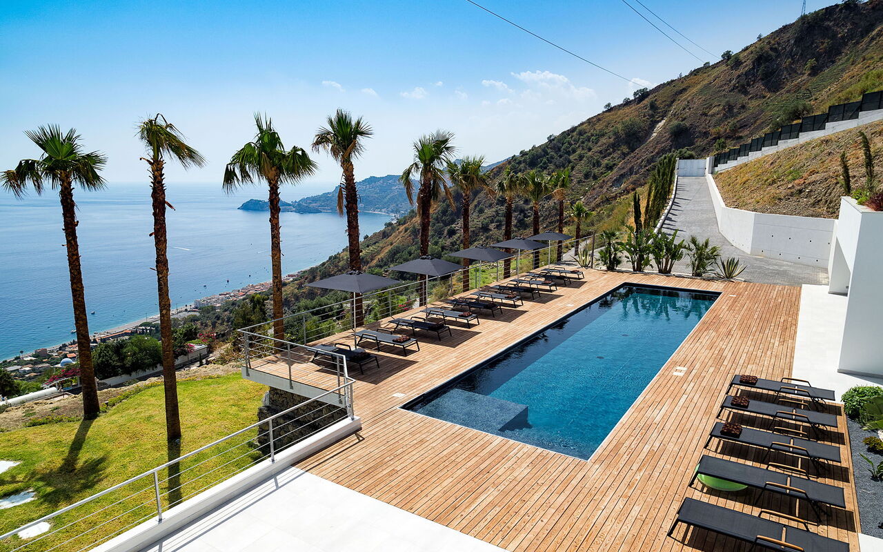 Villa Alexandra: Buitenkanten, Buitenshuis, Keer bekeken, zwembad