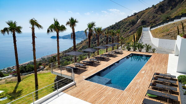 Villa Alexandra: Buitenkanten, Buitenshuis, Keer bekeken, zwembad