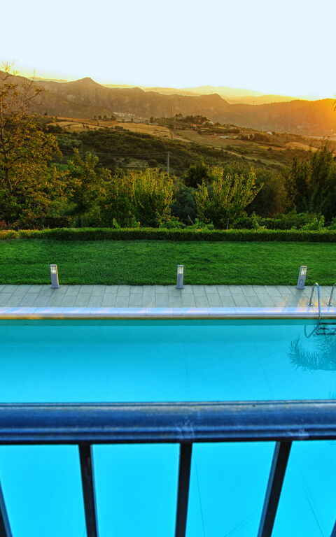 Villa Malu: Buitenkanten, Buitenshuis, Keer bekeken, Tuin, zwembad