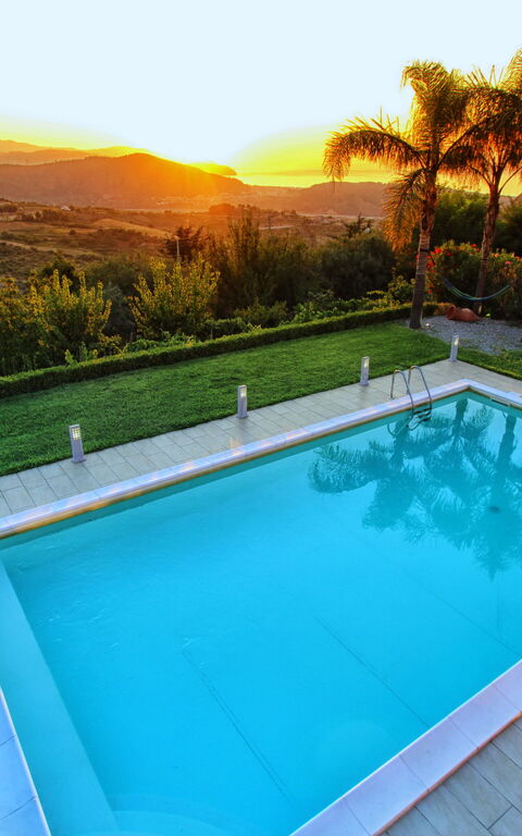 Villa Malu: Buitenkanten, Buitenshuis, Keer bekeken, Tuin, zwembad