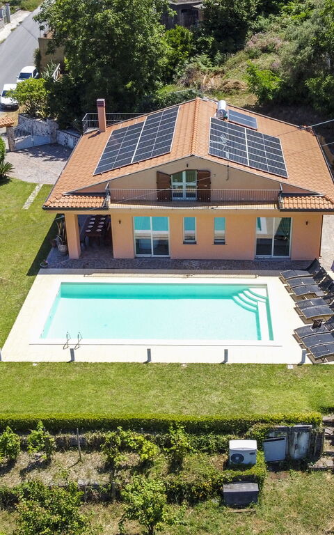 Villa Malu: Buitenkanten, Buitenshuis, Keer bekeken