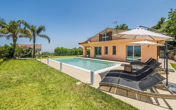 Villa Malu: Buitenkanten, Buitenshuis, Tuin, zwembad