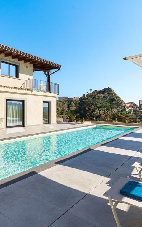 Zagara Bianca: Buitenkanten, Buitenshuis, Keer bekeken, zwembad