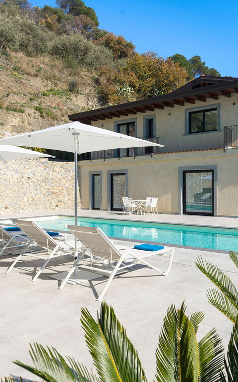 Zagara Bianca: Buitenkanten, Buitenshuis