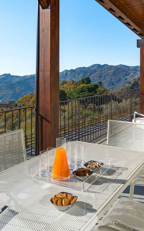 Zagara Bianca: Buitenkanten, Buitenshuis, Eten, Keer bekeken