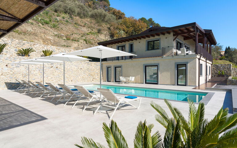 Zagara Bianca: Buitenkanten, Buitenshuis