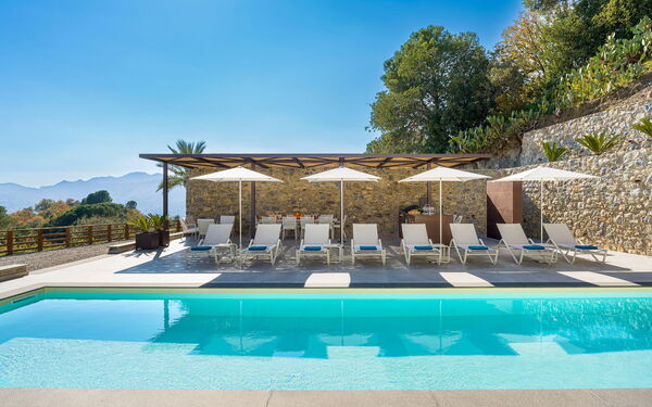 Zagara Bianca: Buitenkanten, Buitenshuis, zwembad