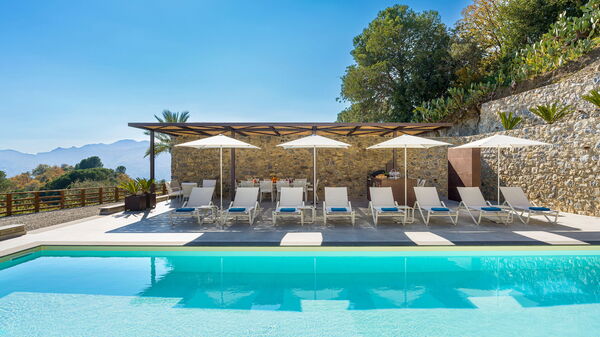 Zagara Bianca: Buitenkanten, Buitenshuis, zwembad