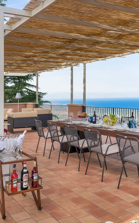 Tenuta Della Contea: Buitenkanten, Buitenshuis, Keer bekeken