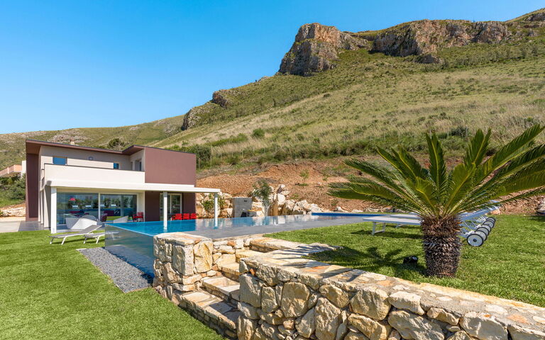 Villa Dolce: Buitenkanten, Buitenshuis, Tuin, zwembad