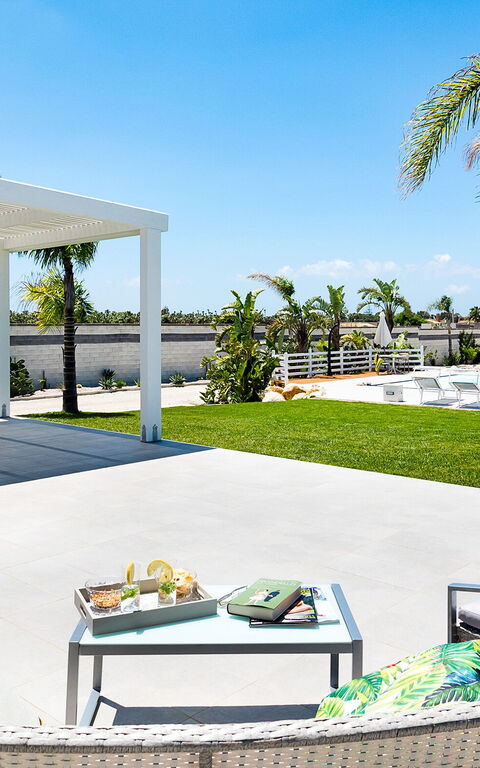 Diantha: Balkon / terras / patio, Buitenkanten, Buitenshuis, Tuin