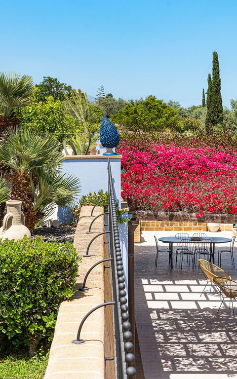 Pigna Blue: Buitenkanten, Buitenshuis