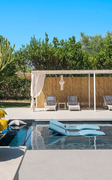 Pigna Blue: Buitenkanten, Buitenshuis, zwembad