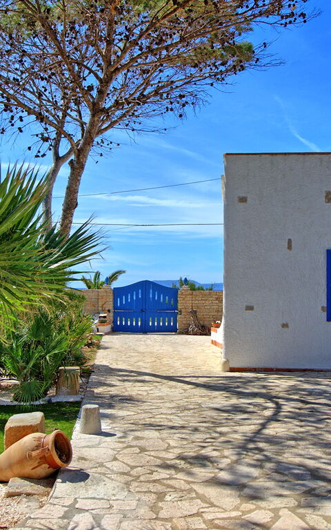 Villa Maraus: Buitenkanten, Buitenshuis