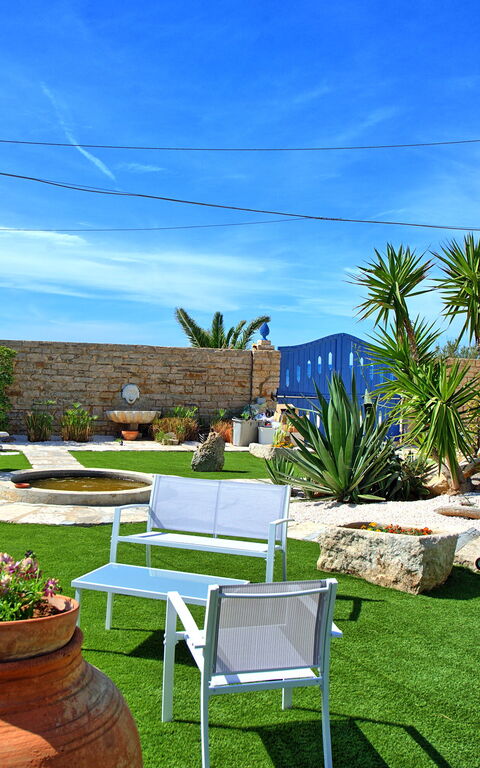 Villa Maraus: Buitenkanten, Buitenshuis, Tuin