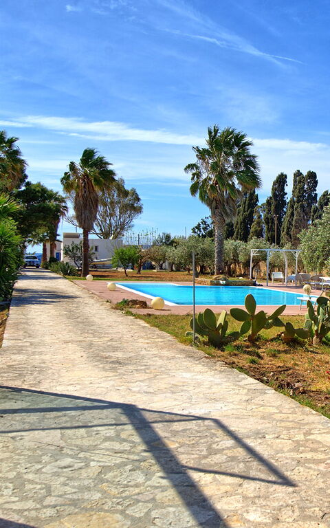 Villa Maraus: Buitenkanten, Buitenshuis, Tuin