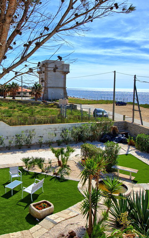 Villa Maraus: Buitenkanten, Buitenshuis, Tuin