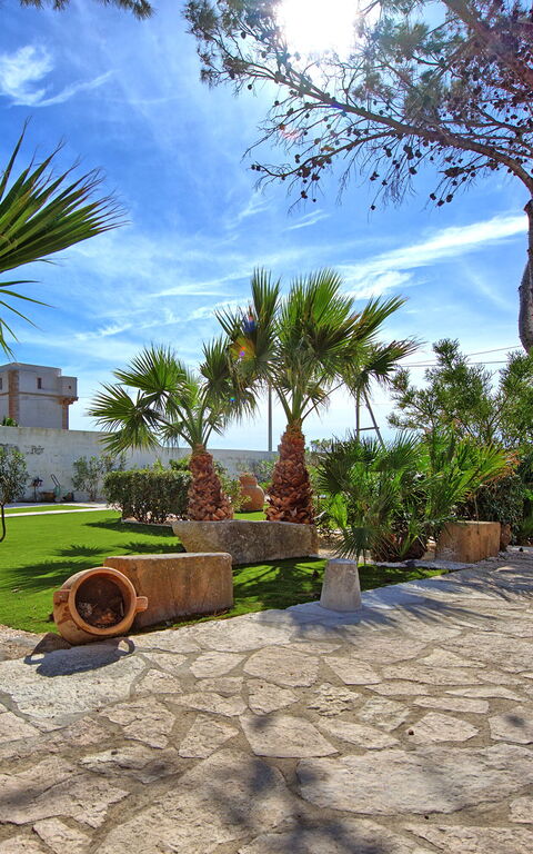 Villa Maraus: Buitenkanten, Buitenshuis, Tuin