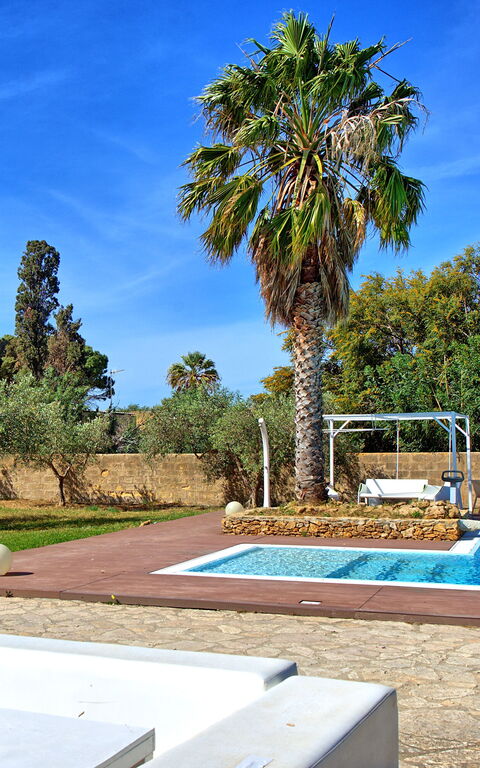 Villa Maraus: Buitenkanten, Buitenshuis, Tuin