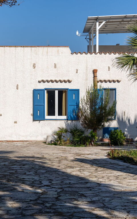 Villa Maraus: Buitenkanten, Buitenshuis