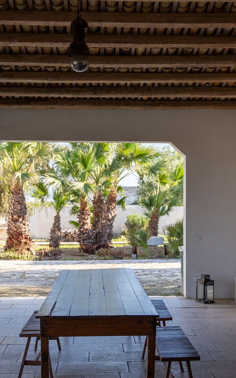 Villa Maraus: Buitenkanten, Buitenshuis