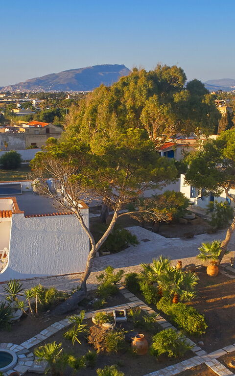 Villa Maraus: Buitenkanten, Buitenshuis, Keer bekeken, Tuin