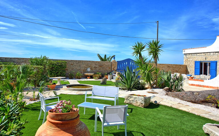 Villa Maraus: Buitenkanten, Buitenshuis, Tuin