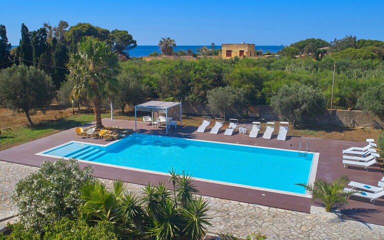 Villa Maraus: Buitenkanten, Buitenshuis, zwembad