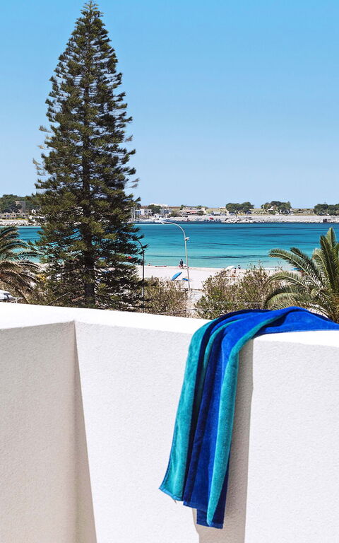 Lisca Bianca: Buitenkanten, Buitenshuis