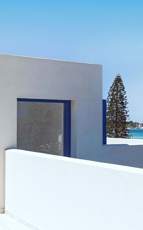 Lisca Bianca: Buitenkanten, Buitenshuis