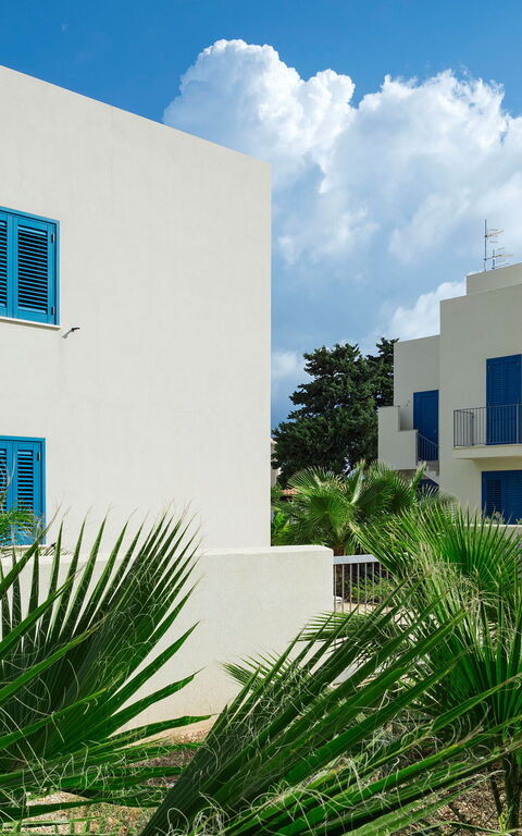 Lisca Bianca: Buitenkanten, Buitenshuis, Hoofdingang