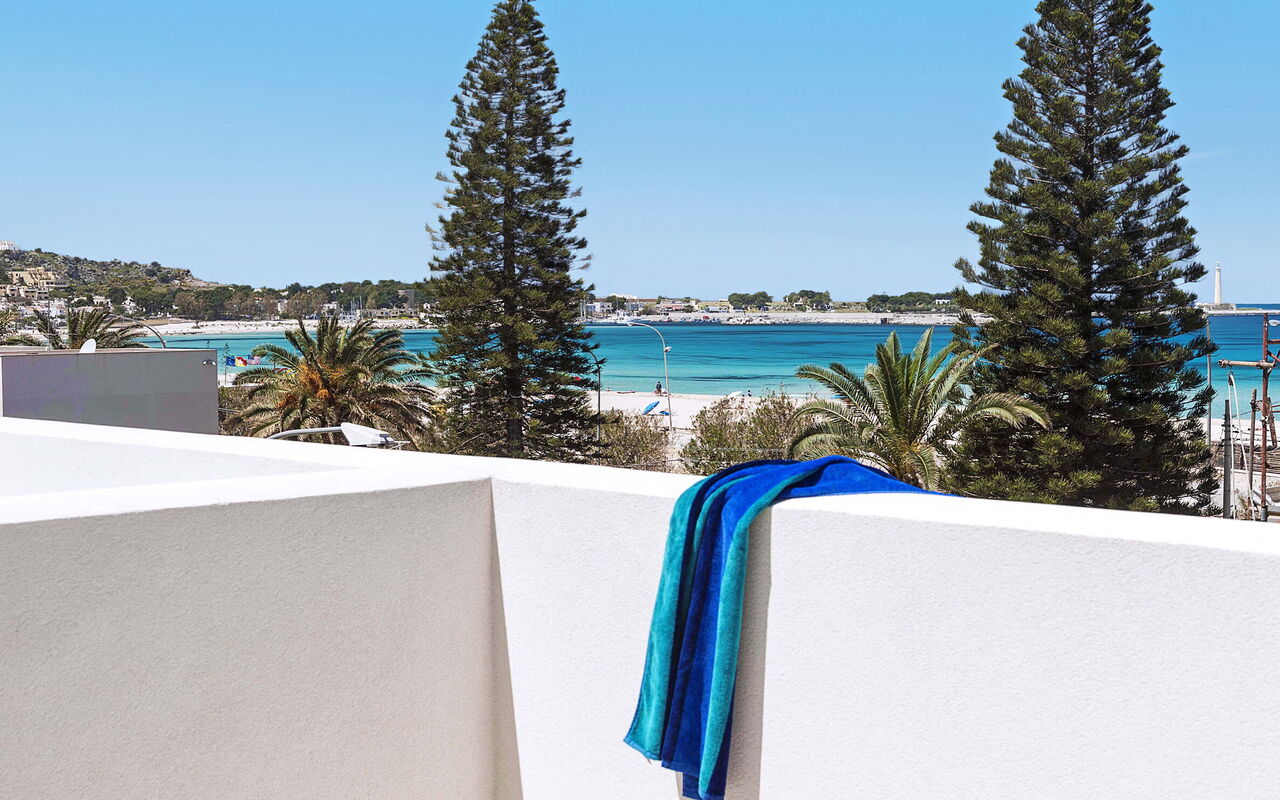 Lisca Bianca: Buitenkanten, Buitenshuis