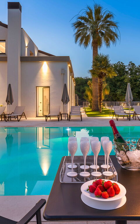 Villa Gianos: Buitenkanten, Buitenshuis, zwembad