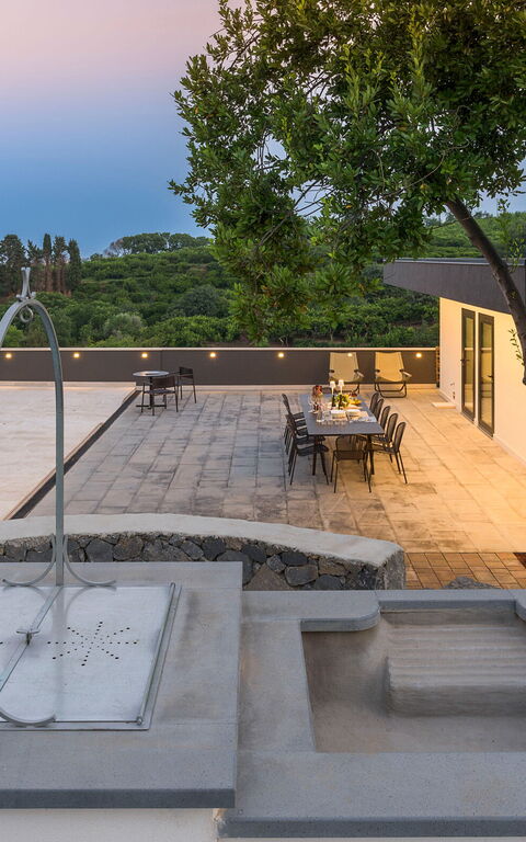 Villa Gianos: Buitenkanten, Buitenshuis