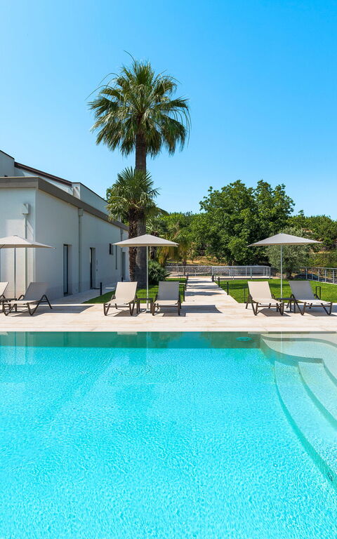 Villa Gianos: Buitenkanten, Buitenshuis, zwembad