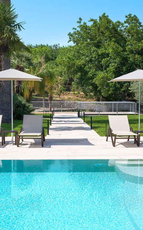 Villa Gianos: Buitenkanten, Buitenshuis, zwembad