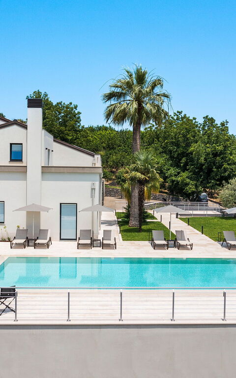 Villa Gianos: Buitenkanten, Buitenshuis, zwembad