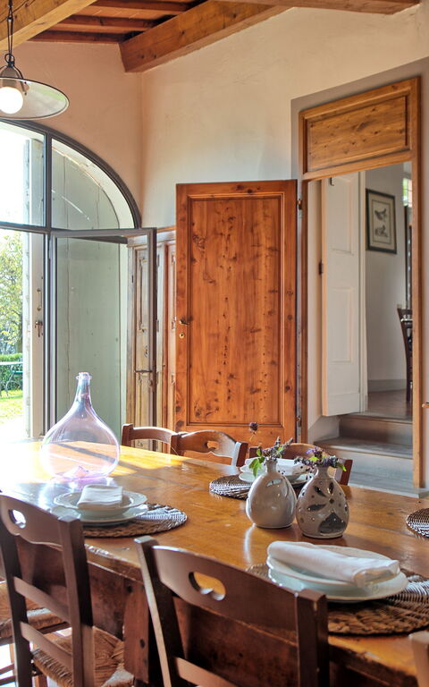 Villa Cona: Keuken, Lunchroom, Woonkamer