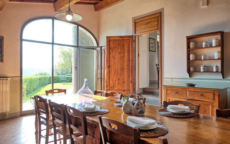 Villa Cona: Keuken, Lunchroom, Woonkamer