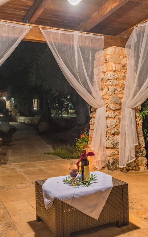 Villa Astrea: Balkon / terras / patio, Buitenshuis, Tuin