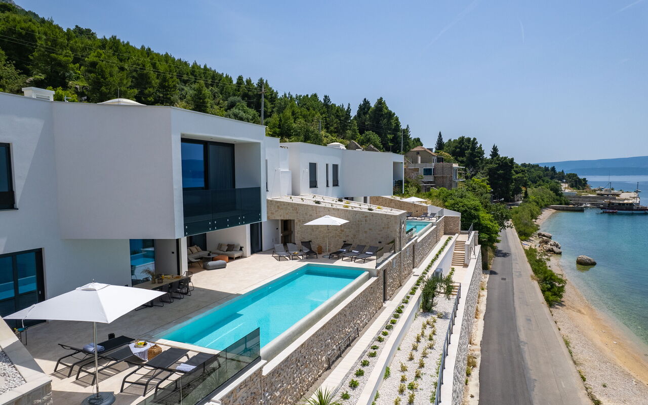 Villa Sea Breeze: Buitenkanten, zwembad