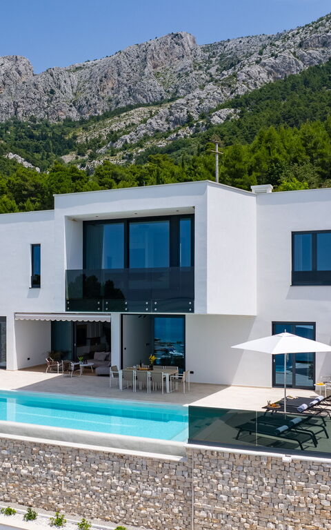 Villa Loma: Balkon / terras / patio, Buitenkanten, Keer bekeken, zwembad