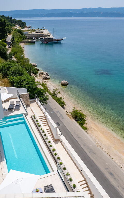 Villa Loma: Buitenkanten, Keer bekeken, zwembad