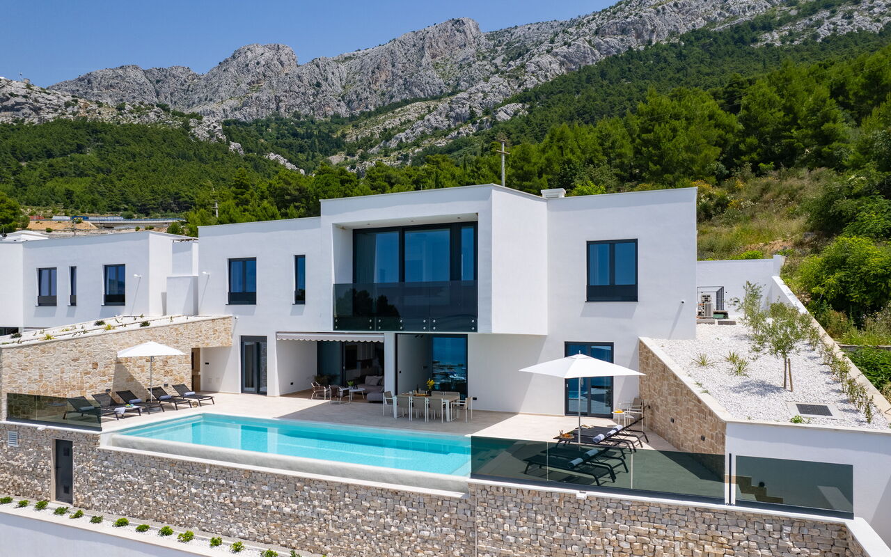 Villa Loma: Balkon / terras / patio, Buitenkanten, Keer bekeken, zwembad