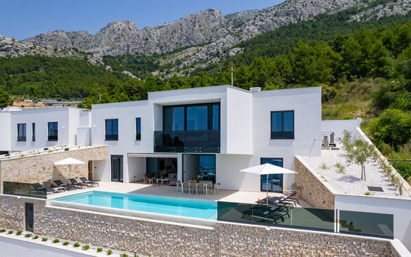 Villa Loma: Balkon / terras / patio, Buitenkanten, Keer bekeken, zwembad