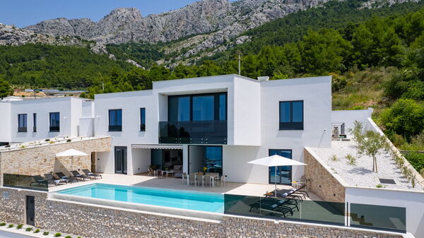 Villa Loma: Balkon / terras / patio, Buitenkanten, Keer bekeken, zwembad