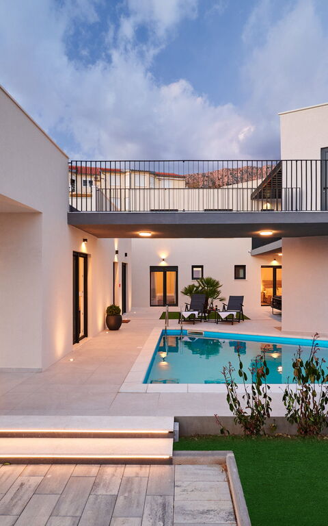 Villa Stella: Balkon / terras / patio, zwembad