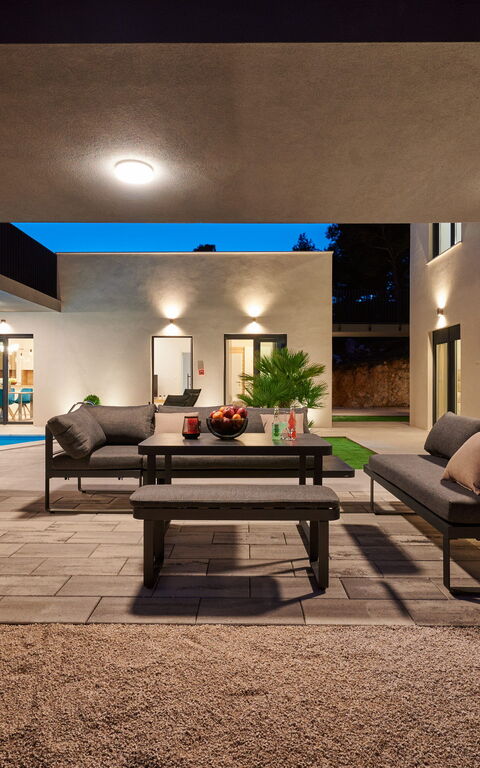 Villa Stella: Balkon / terras / patio, Buitenshuis