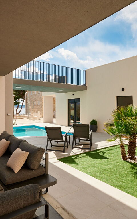 Villa Stella: Buitenshuis, zwembad