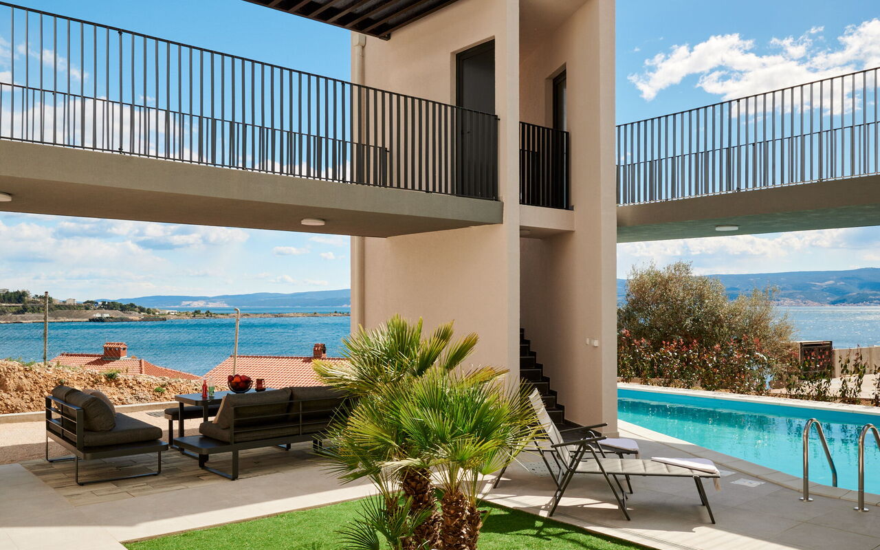 Villa Stella: Balkon / terras / patio, Buitenshuis, Keer bekeken, zwembad